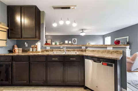 Kitchen - 1336 Commons Cir, Cottleville, MO 63304 photo 8 of 9