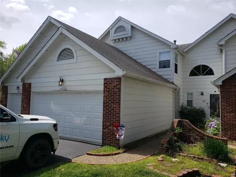 3166 Autumn Trace Dr, Maryland Heights, MO 63043