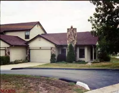 48 Harbor Bend Ct #E, Lake Saint Louis, MO 63367