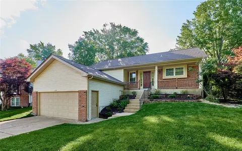 2524 Maple Crossing Dr, Wildwood, MO 63011