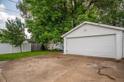 6006 Heege Rd, Affton, MO 63123 photo 2