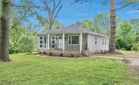 210 Clarence Dr, Saint Charles, MO 63303
