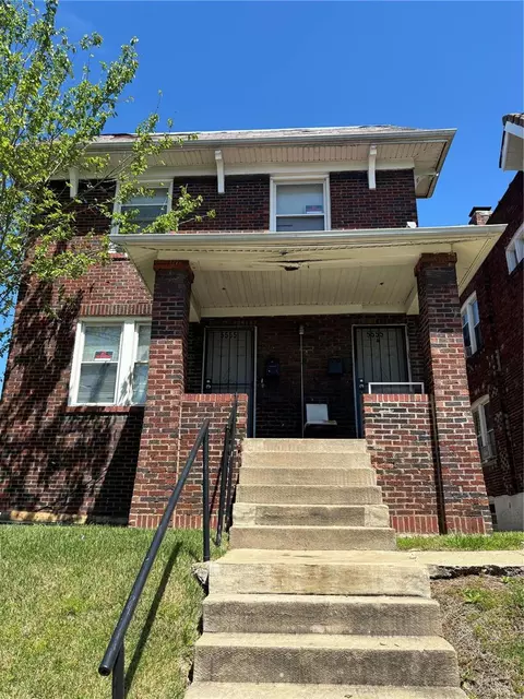 5555 Palm St, Saint Louis, MO 63120