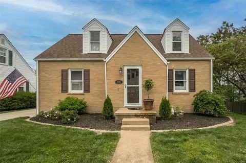 1130 Pike St, Saint Charles, MO 63301