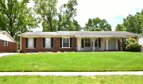 2997 Westminster Dr, Florissant, MO 63033