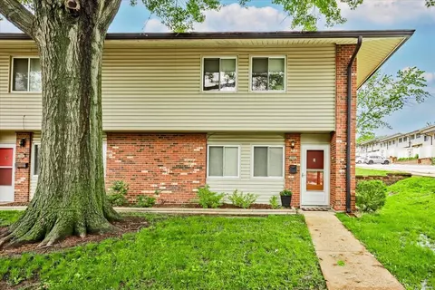 10041 Echoridge Ln, Saint Louis, MO 63123