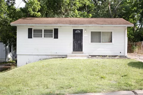 7482 Halpin Dr, Ferguson, MO 63135