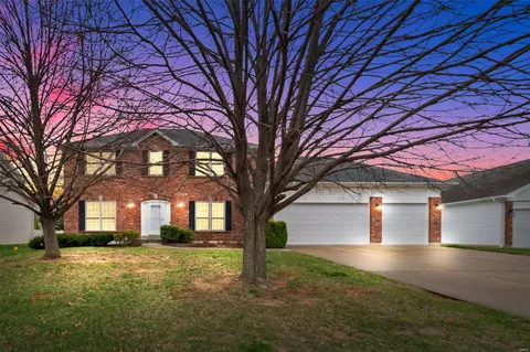 1932 Homefield Estates Dr, O'fallon, MO 63366