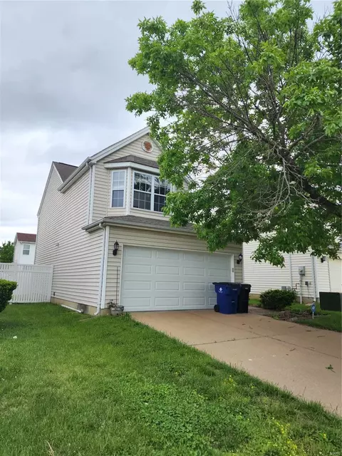 1211 Garden Village Dr, Florissant, MO 63031