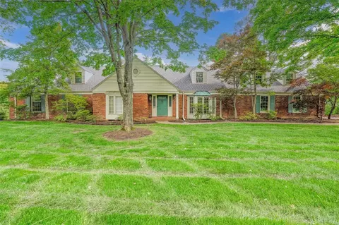 1100 Dry Ridge Rd, Saint Louis, MO 63131