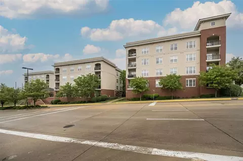 1251 Strassner Dr #2410, Brentwood, MO 63144