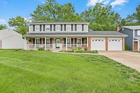 15778 Carriage Hill Dr, Chesterfield, MO 63017