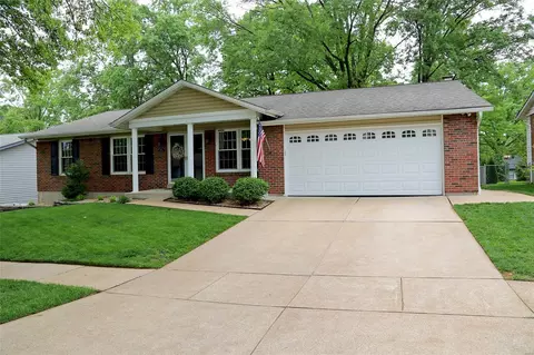 5527 Windford Dr, Saint Louis, MO 63129