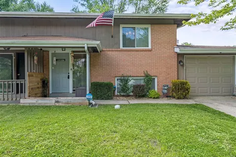 3415 Elm St, Saint Charles, MO 63301