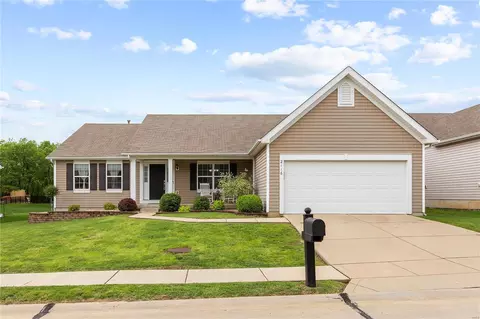 2116 Preston Woods Pkwy, Lake Saint Louis, MO 63367