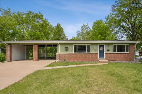 2485 Furlong Ln, Florissant, MO 63033
