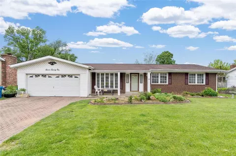 721 Maran Dr, Saint Charles, MO 63301