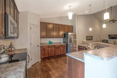 Kitchen - 5330 Trailhead Ct, Eureka, MO 63025 photo 2 of 4