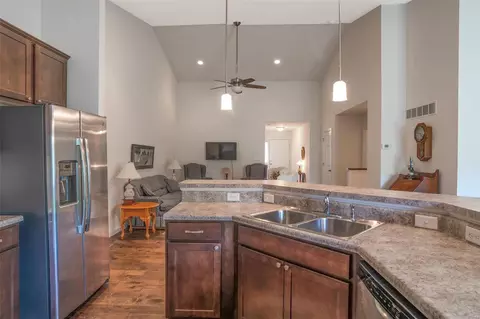 Kitchen - 5330 Trailhead Ct, Eureka, MO 63025 photo 3 of 4