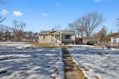 3203 Wismer Rd, Saint Ann, MO 63074