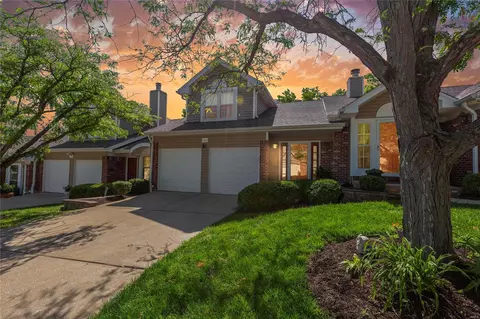 152 Kehrs Mill Bend Dr, Ballwin, MO 63011