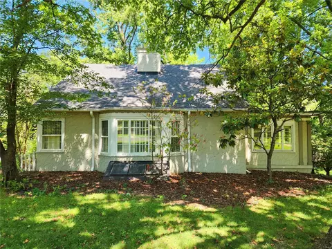 767 Edwin Ave, Glendale, MO 63122