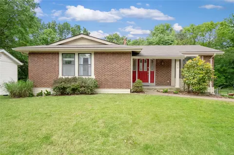 786 Westglen Village Dr, Ballwin, MO 63021