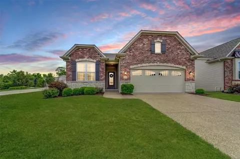 1521 Woodside Hills Dr, Saint Peters, MO 63376