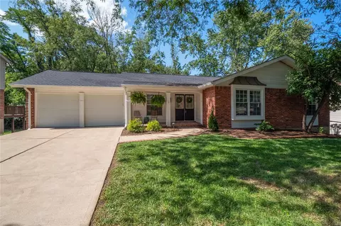 15209 Golden Rain Dr, Chesterfield, MO 63017