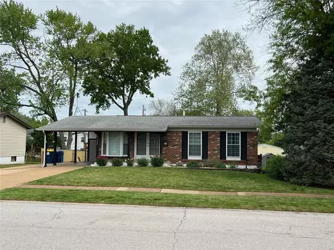 1285 Tahoe Dr, Florissant, MO 63031