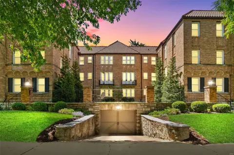 7530 Cromwell Dr #3N, Saint Louis, MO 63105