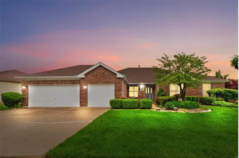 16735 Stanford Place Dr, Florissant, MO 63034