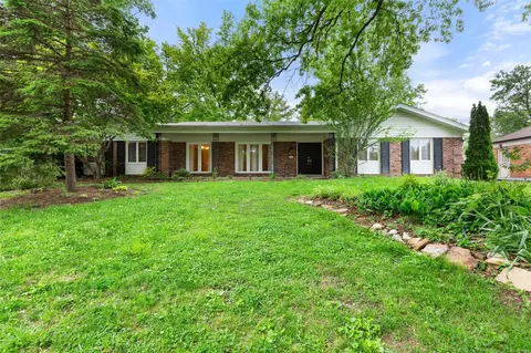 179 Marcrest Dr, Chesterfield, MO 63017
