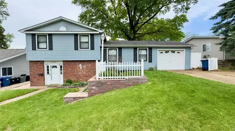 11021 Saxonhall Dr, Bridgeton, MO 63044
