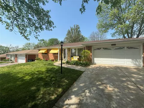 9927 Markhall Ln, Affton, MO 63123