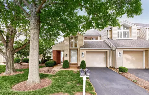629 Highview Circle Dr, Ballwin, MO 63021