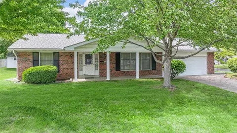 607 Saint Stephen Ln, Saint Charles, MO 63301
