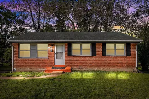 8126 Frost Ave, Saint Louis, MO 63134