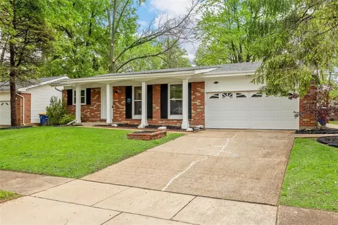 11962 Nero Dr, Florissant, MO 63033
