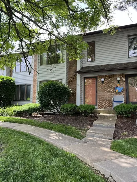 14 Thistledale Ct #B, Saint Peters, MO 63376