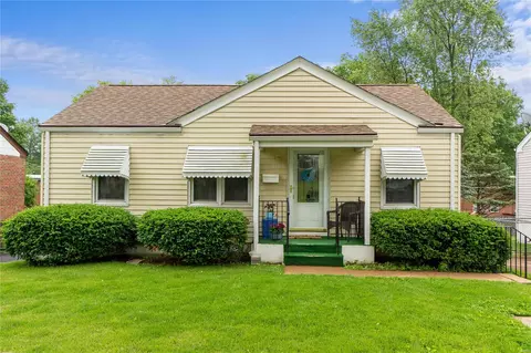 3152 Saint Joachim Ln, Saint Ann, MO 63074