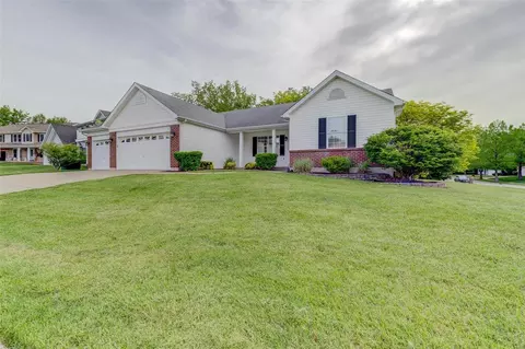 Exterior - 20 Hampton Winds Ln, O'fallon, MO 63368 photo 9 of 10
