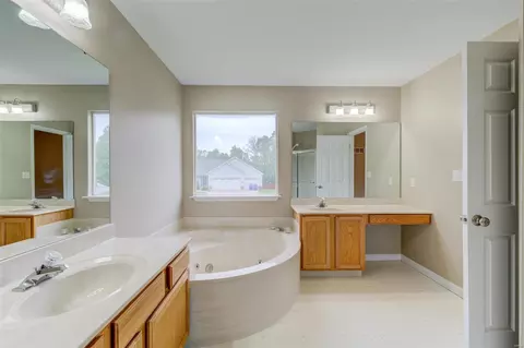 Bath - 20 Hampton Winds Ln, O'fallon, MO 63368 photo 2 of 4
