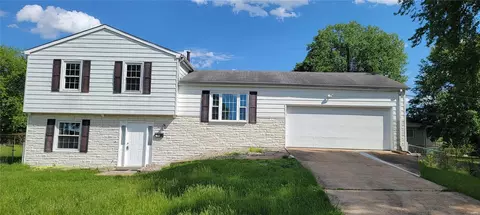 1170 Spruce Dr, Florissant, MO 63031