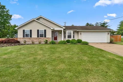 5703 Walnut Creek Blvd, Saint Charles, MO 63304