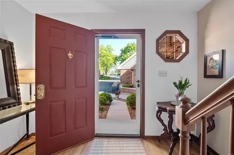 Entry Way - 1010 Pocono Trl, Ballwin, MO 63021 photo 2 of 6
