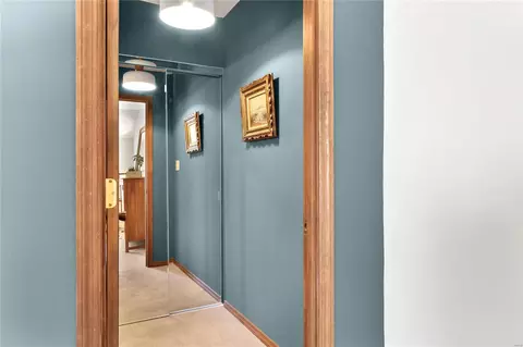 Entry Way - 1010 Pocono Trl, Ballwin, MO 63021 photo 6 of 6