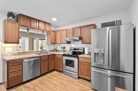 Kitchen - 1010 Pocono Trl, Ballwin, MO 63021 photo 2 of 4
