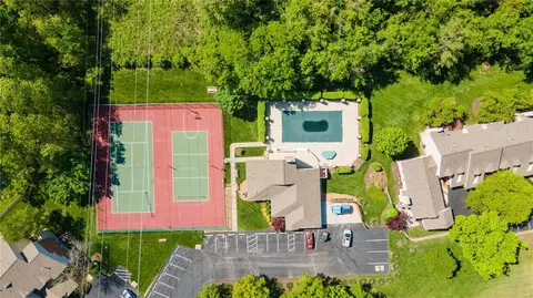 View/Area - 1010 Pocono Trl, Ballwin, MO 63021 photo 2 of 3