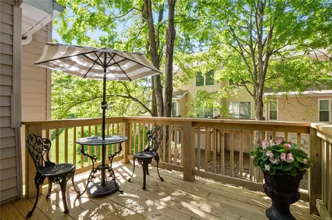 Exterior - 1010 Pocono Trl, Ballwin, MO 63021 photo 2 of 5